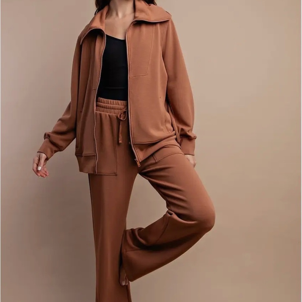 Classic Camel Color Full Zip  Jacket with Timeless Appeal - Picture 2 of 5
